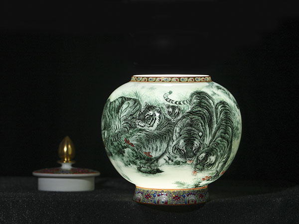 釉下五彩五虎茶叶罐37800