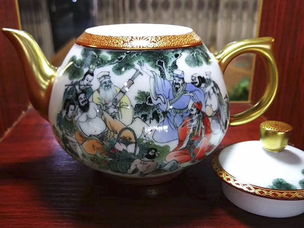 釉下五彩八仙壶17800